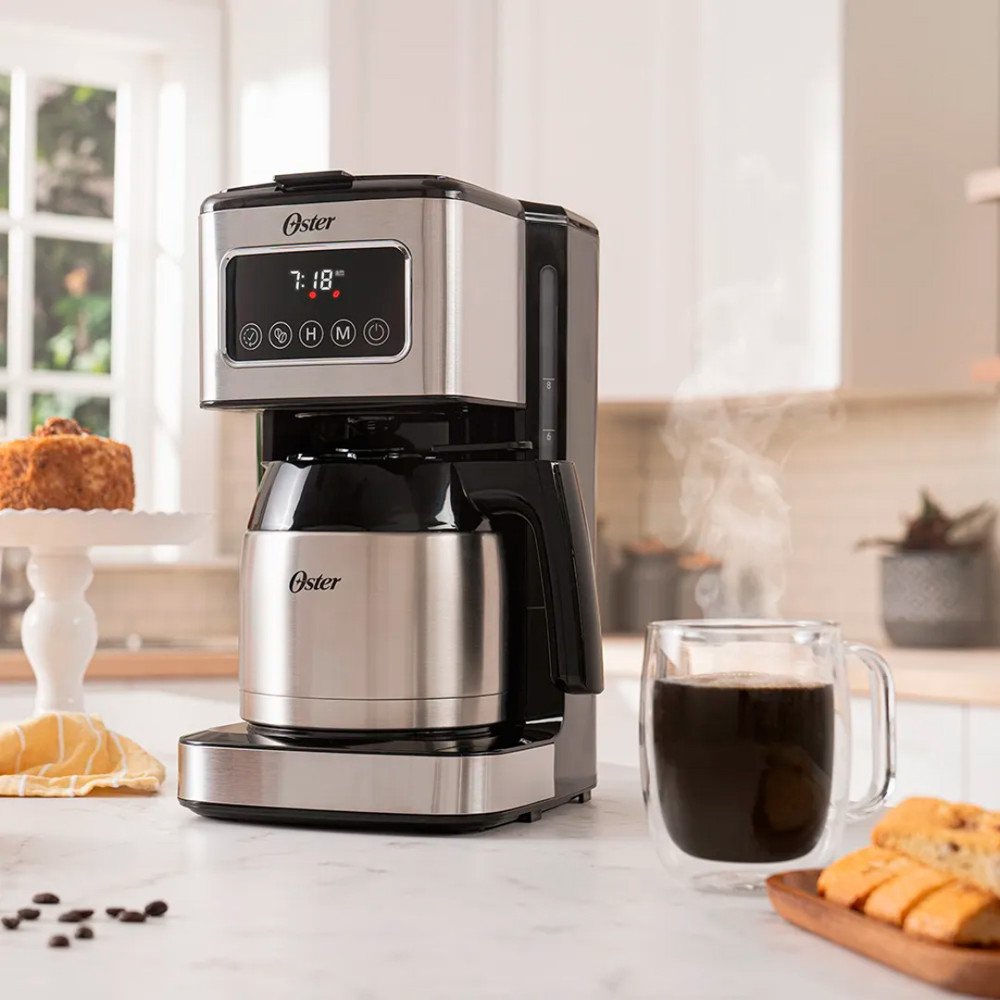 Cafetera BVSTDC4404-013 Oster | 8 tazas, 900 W, pantalla táctil, jarra térmica modelo BVSTDC4404-013 cómpralo en Mi Bodega Ec