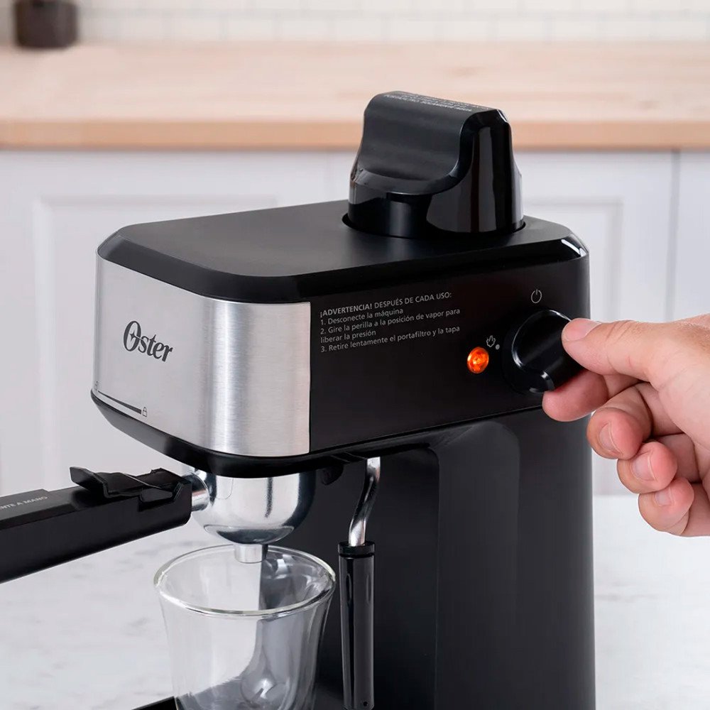 Cafetera para Espresso y Cappuccino BVSTEM3300-013 Oster | 2 tazas, acero inoxidable, 950 W.