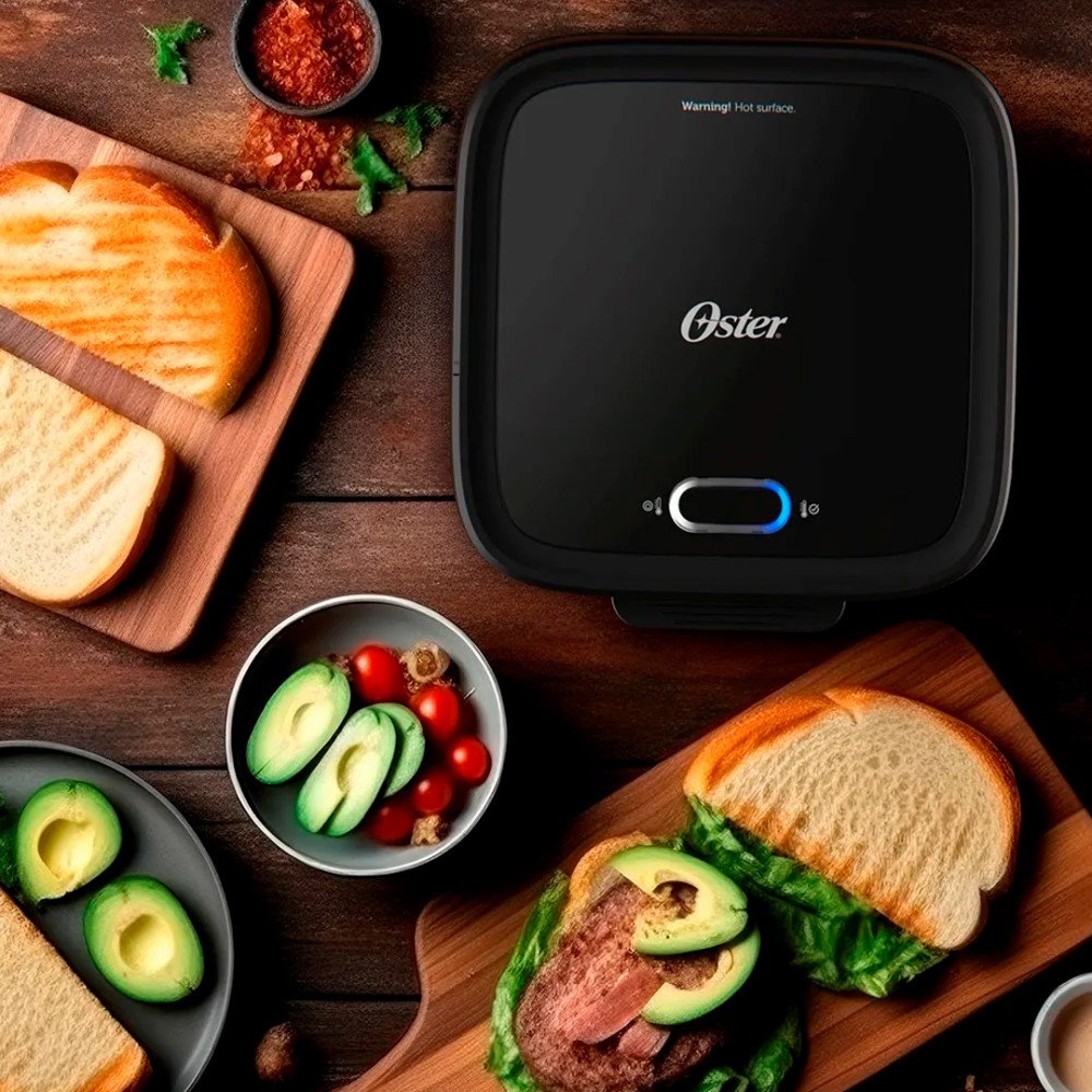 Sanduchera Oster CKSTSM400-013 | botón de apagado, color negro