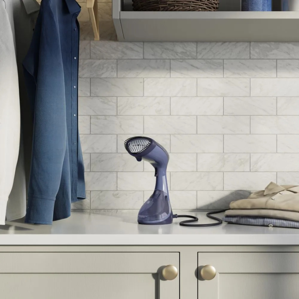 Vaporizador de Ropa Portátil Electrolux | EPS10 modelo EPS10 cómpralo en Mi Bodega Ec