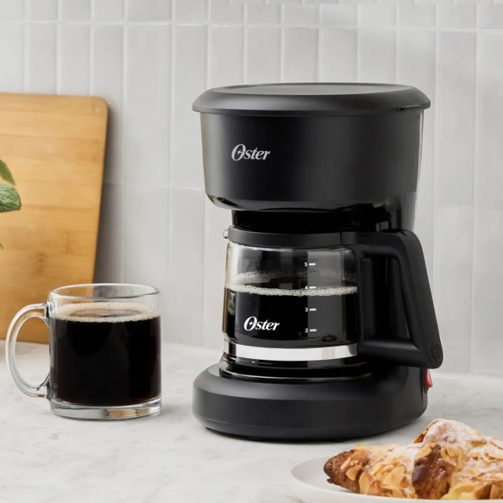 Cafetera Oster Expresso BVSTDCS51B-013 | 5 tazas